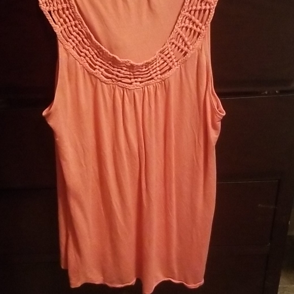 2/20 Calvin Klein Pink Flowy Tank with Neck design - Picture 3 of 3